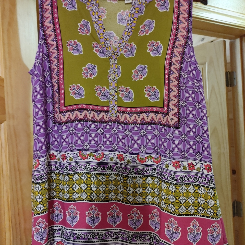 Ladies Dress top size small never wore in great condition